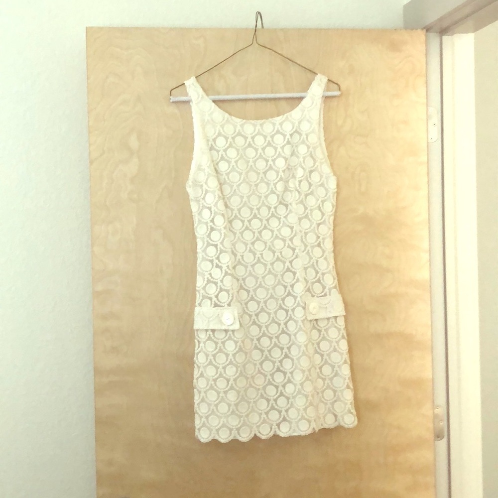 White, patterned Bebe mini dress